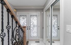 8 dormitorio casa de pueblo en Etobicoke, Canadá. C$1 276 000