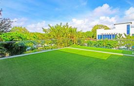 Casa de pueblo – Miami, Florida, Estados Unidos. $3 600 000