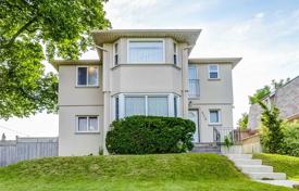 Casa de pueblo – Scarlett Road, Toronto, Ontario,  Canadá. C$1 293 000