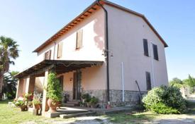 5 dormitorio villa 442 m² en Campiglia Marittima, Italia. 620 000 €