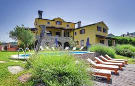 4 dormitorio casa de pueblo 400 m² en Pazin, Croacia. 650 000 €