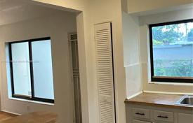 4 dormitorio casa de pueblo 151 m² en Miami, Estados Unidos. $529 000