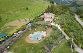 15 dormitorio villa 323 m² en Fermo, Italia. 990 000 €