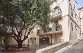 4 dormitorio adosado en Saint-Tropez, Francia. 8 200 €  por semana