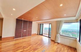 4-dormitorio apartamentos en condominio en Nonthaburi, Tailandia. $505 000