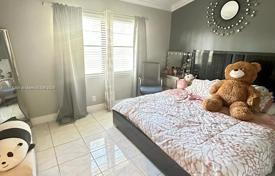 3 dormitorio casa de pueblo 113 m² en Hialeah, Estados Unidos. $450 000