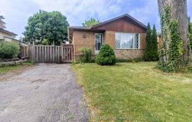 8 dormitorio casa de pueblo en Scarborough, Canadá. C$1 292 000