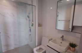 1-dormitorio apartamentos en condominio en Phra Khanong, Tailandia. $124 000