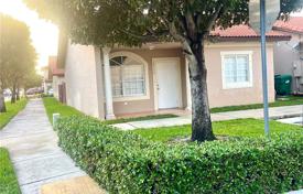 3 dormitorio casa de pueblo 116 m² en Miami, Estados Unidos. $515 000