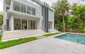 Villa – Miami Beach, Florida, Estados Unidos. 2 494 000 €