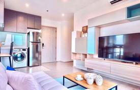 1-dormitorio apartamentos en condominio en Khlong Toei, Tailandia. $291 000