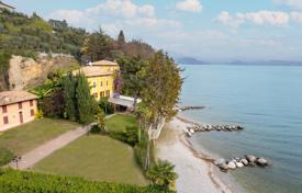 10 dormitorio villa 360 m² en Manerba del Garda, Italia. Price on request