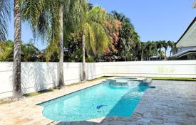 Casa de pueblo – West End, Miami, Florida,  Estados Unidos. $1 050 000