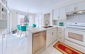 13 dormitorio casa de pueblo en Scarborough, Canadá. C$1 575 000