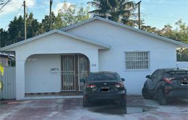6 dormitorio casa de pueblo 156 m² en Hialeah, Estados Unidos. $599 000