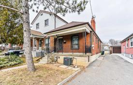 Casa de pueblo – York, Toronto, Ontario,  Canadá. C$1 110 000