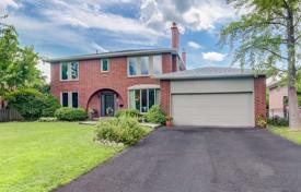 Casa de pueblo – North York, Toronto, Ontario,  Canadá. C$2 046 000