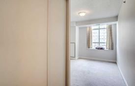 8 dormitorio piso en Scarborough, Canadá. C$708 000