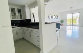 1-dormitorio apartamentos en condominio 74 m² en Miami Beach, Estados Unidos. $375 000