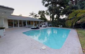 Villa – Miami, Florida, Estados Unidos. 1 400 000 €