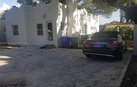 4 dormitorio casa de pueblo 125 m² en Miami, Estados Unidos. $775 000