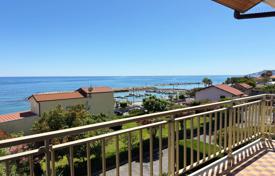 4 dormitorio piso 94 m² en Liguria, Italia. 590 000 €