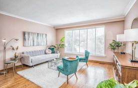 Casa de pueblo – East York, Toronto, Ontario,  Canadá. C$1 781 000