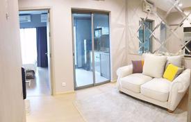 1-dormitorio apartamentos en condominio en Phra Khanong, Tailandia. $143 000