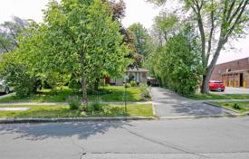 Casa de pueblo – North York, Toronto, Ontario,  Canadá. C$1 522 000