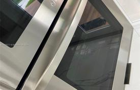 4 dormitorio casa de pueblo 204 m² en Miami, Estados Unidos. $1 245 000