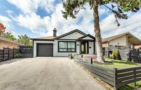 Casa de pueblo – Scarlett Road, Toronto, Ontario,  Canadá. C$1 382 000