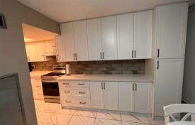 6 dormitorio piso en Etobicoke, Canadá. C$702 000
