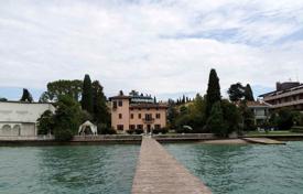 Villa – Sirmione, Lombardía, Italia. Price on request