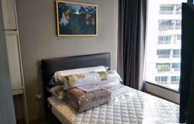 1-dormitorio apartamentos en condominio en Khlong Toei, Tailandia. $262 000