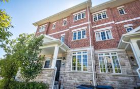 Adosado – Scarborough, Toronto, Ontario,  Canadá. C$985 000