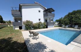 12 dormitorio casa de pueblo 550 m² en Pula, Croacia. 1 050 000 €