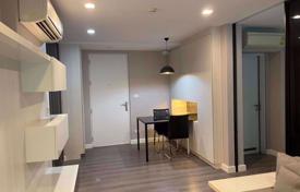 1-dormitorio apartamentos en condominio en Khlong Toei, Tailandia. $142 000