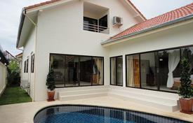 5 dormitorio casa de pueblo 250 m² en Jomtien, Tailandia. $3 300  por semana