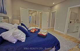 11 dormitorio casa de pueblo en Scarborough, Canadá. C$2 071 000