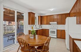 11 dormitorio casa de pueblo en Scarborough, Canadá. C$1 342 000