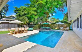 7 dormitorio villa 319 m² en Miami, Estados Unidos. $1 695 000
