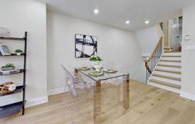 7 dormitorio adosado en Old Toronto, Canadá. C$2 321 000