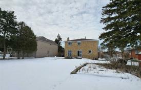 10 dormitorio casa de pueblo en Scarborough, Canadá. C$1 314 000
