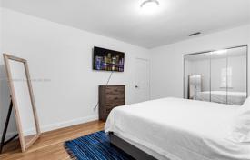 3 dormitorio casa de pueblo 263 m² en Miami, Estados Unidos. $1 350 000