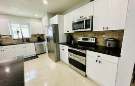 4 dormitorio casa de pueblo 186 m² en Miami, Estados Unidos. $650 000