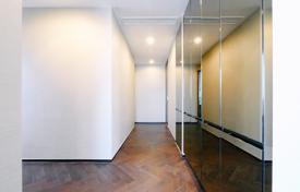 3-dormitorio apartamentos en condominio en Khlong Toei, Tailandia. $5 800  por semana