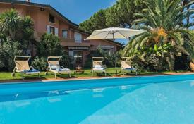 Villa – Camaiore, Toscana, Italia. 12 500 €  por semana