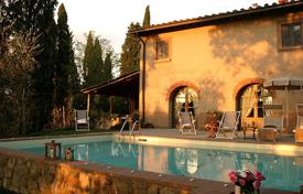 6 dormitorio villa en Terranuova Bracciolini, Italia. 5 200 €  por semana