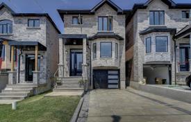 Casa de pueblo – East York, Toronto, Ontario,  Canadá. C$1 730 000