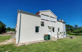 9 dormitorio casa de pueblo 260 m² en Zadar County, Croacia. 390 000 €